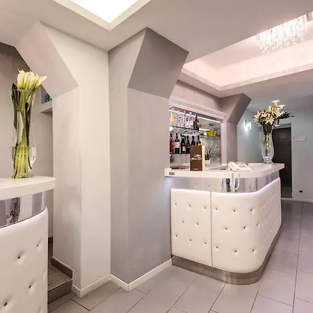 מלון Relais Fontana Di Trevi 3*