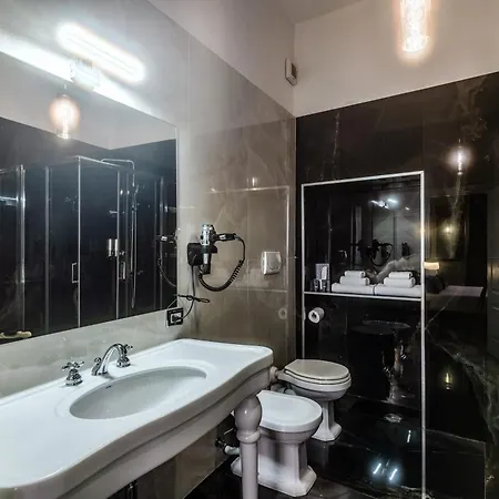 מלון Relais Fontana Di Trevi 3*
