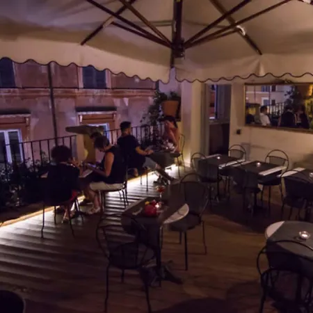 Relais Fontana Di Trevi Hotel 3*