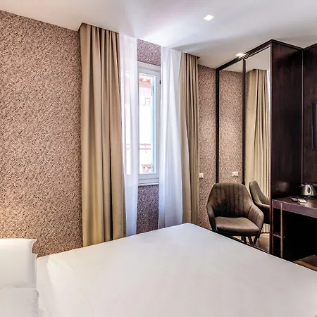 Relais Fontana Di Trevi 3* Rom