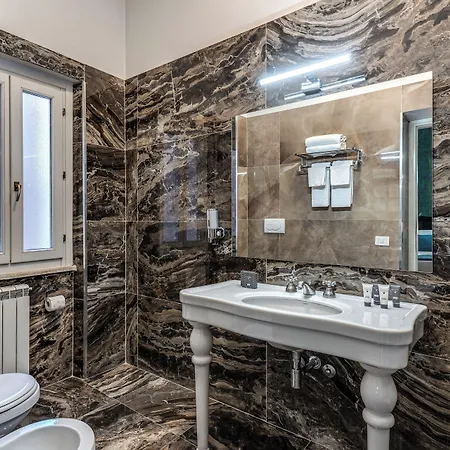 Relais Fontana Di Trevi Hotel 3*