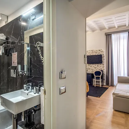 Hotel Relais Fontana Di Trevi 3*