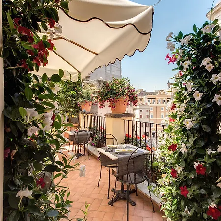 מלון Relais Fontana Di Trevi 3*