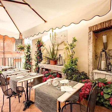 Relais Fontana Di Trevi 3* רומא